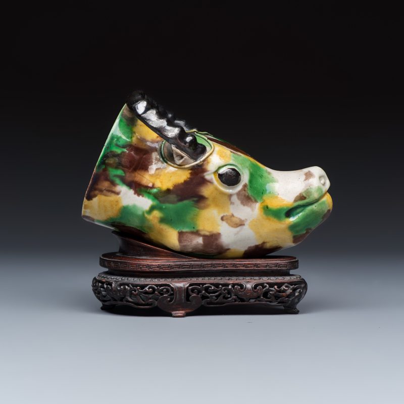 A Chinese famille verte sancai biscuit rhyton or libation cup in the shape of a buffalo head - 图4