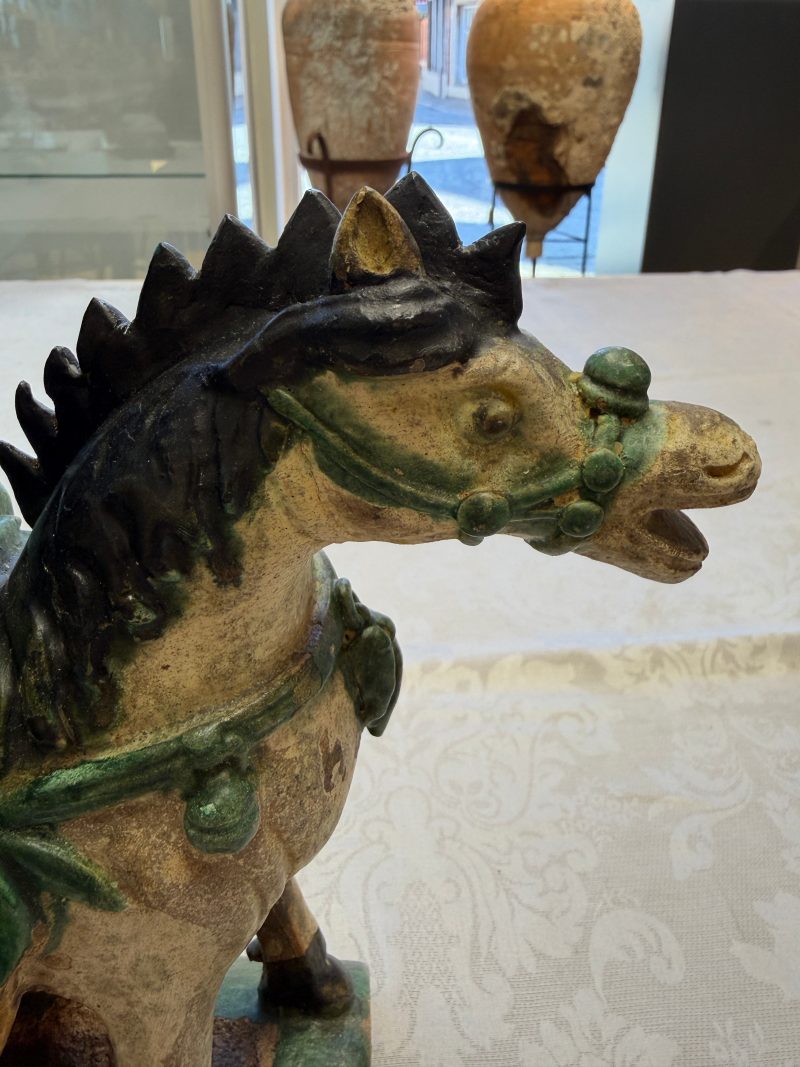 A pair of Chinese sancai-glazed stoneware 'Horseriders' roof tiles on later wooden stands - 图13