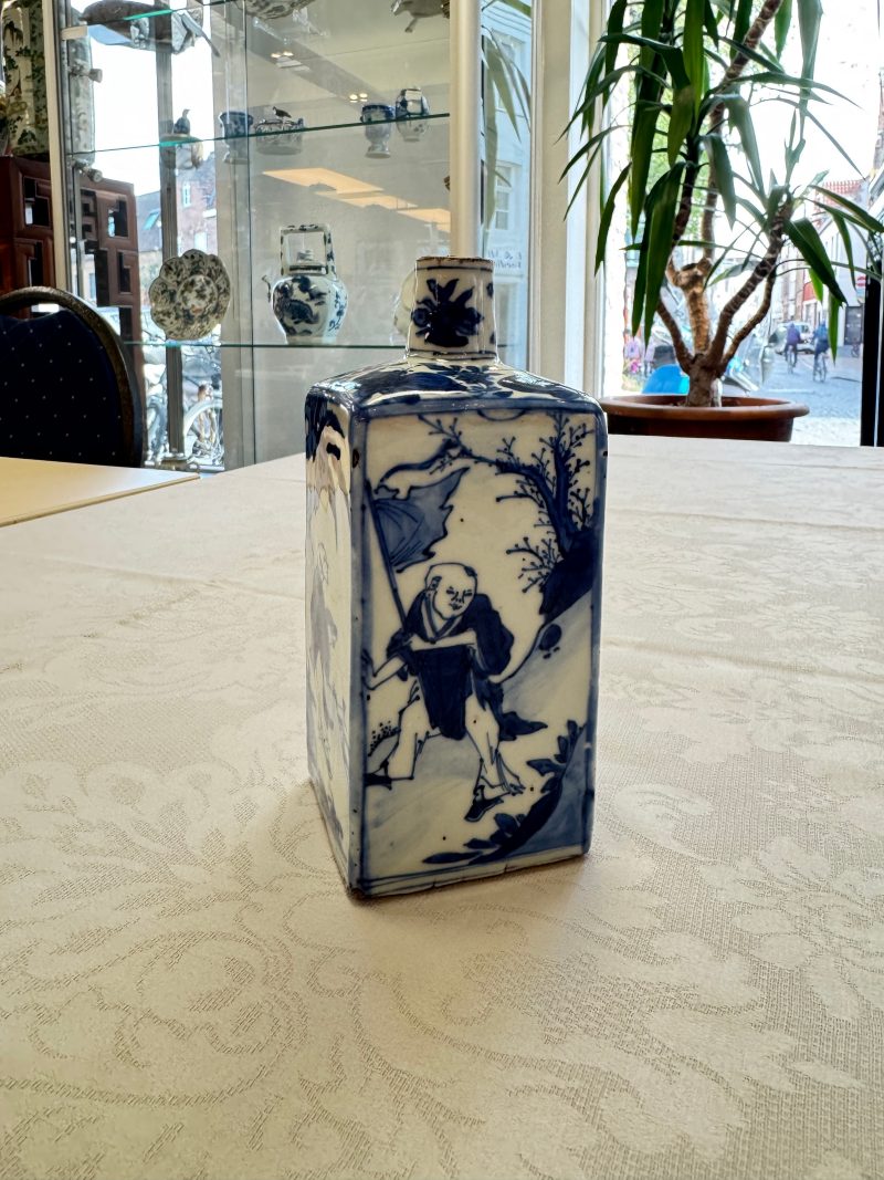 A Chinese blue and white 'Playing Boys' square flask - 图12