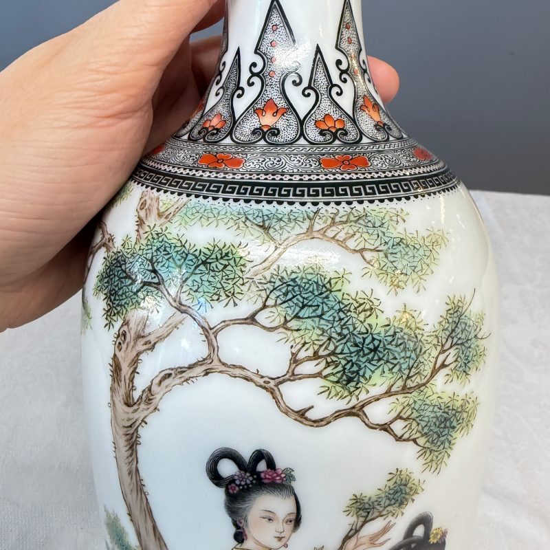A Chinese famille rose semi-eggshell vase and a qianjiang cai vase - 图11