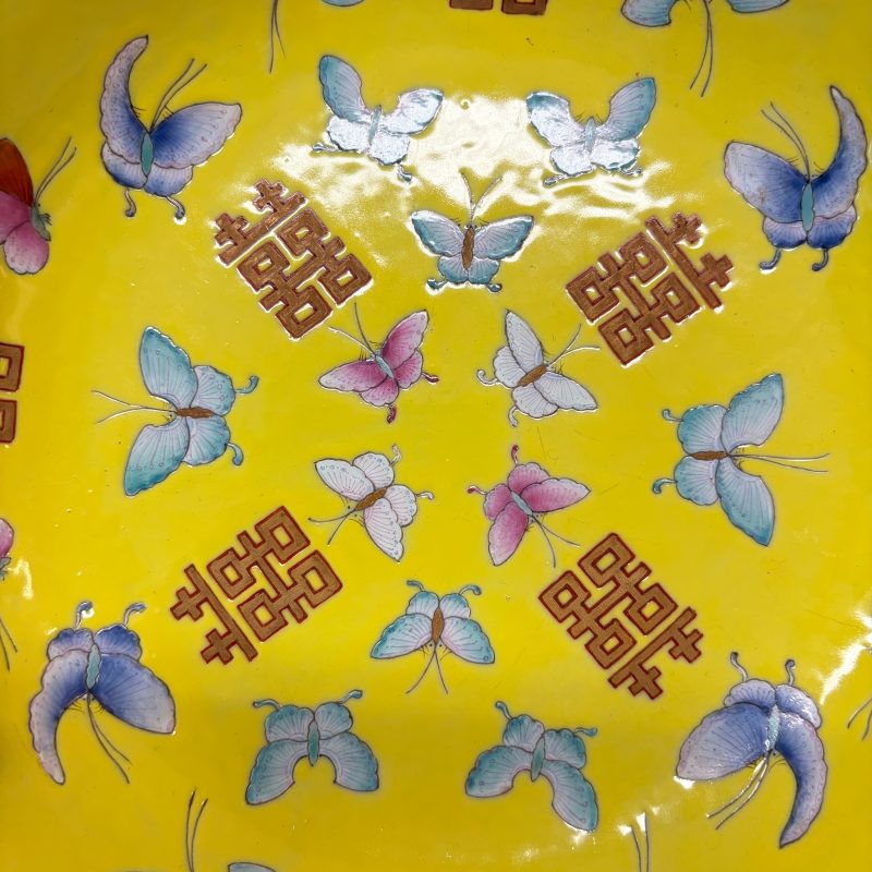 A Chinese famille rose yellow-ground 'Double Happiness and Butterflies' plate - 图4