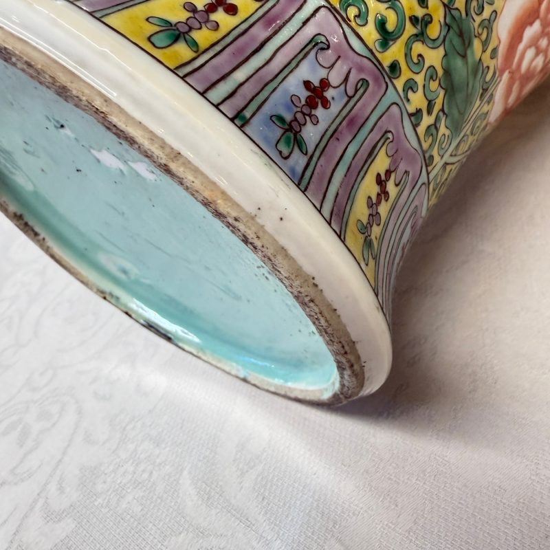 A pair of Chinese famille verte 'Phoenixes among Peonies' vases - 图24