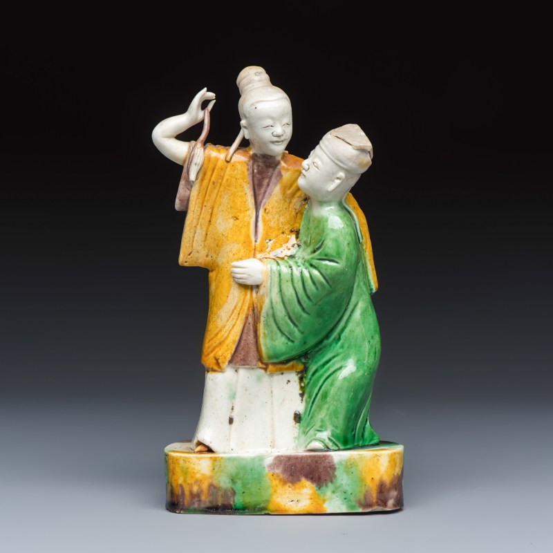 A Chinese famille verte sancai biscuit group of a man embracing a lady - 图2