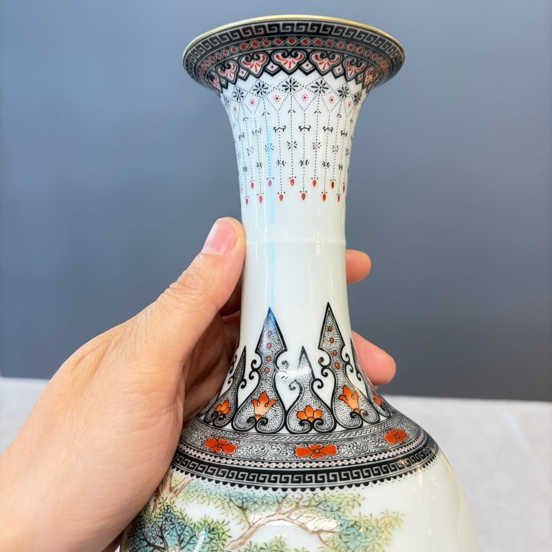 A Chinese famille rose semi-eggshell vase and a qianjiang cai vase - 图10