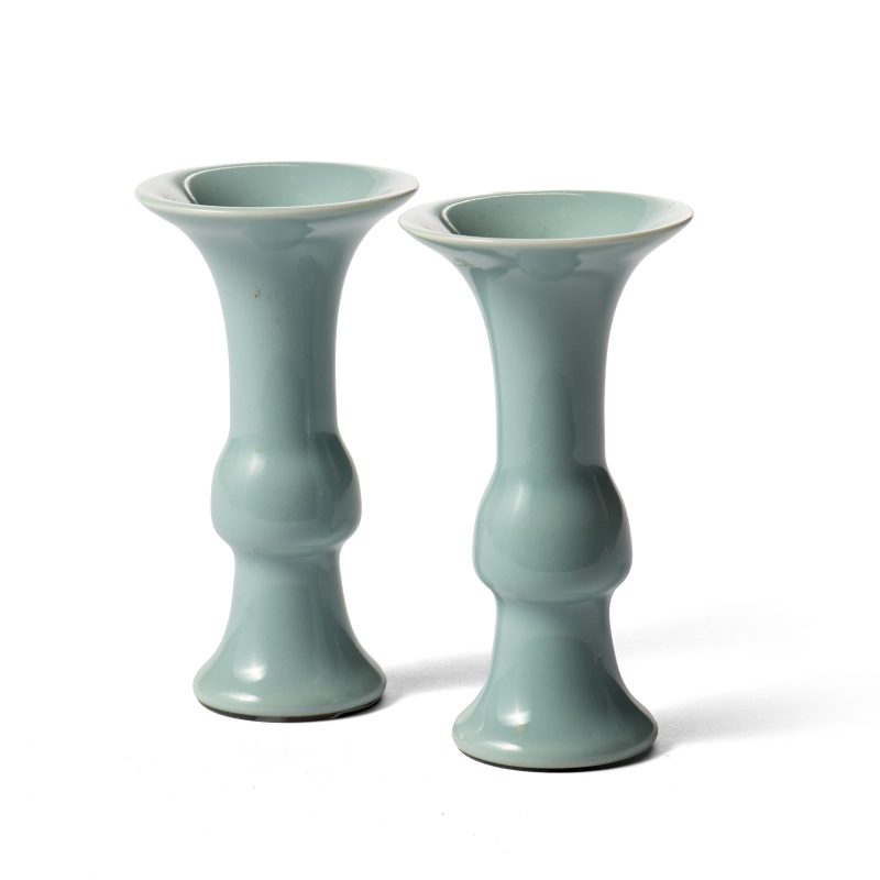 A fine pair of small ru-type glazed gu-shaped vases, Yongzheng mark and of the period (1723-1735) - 图1