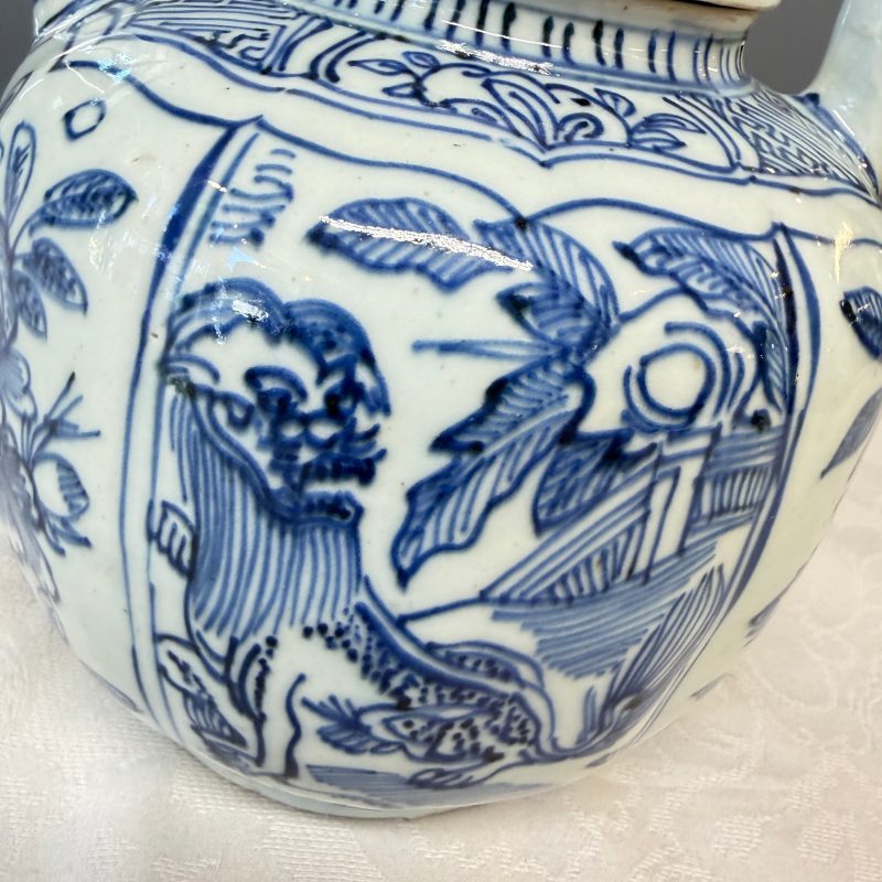 A Chinese blue and white 'Buddhist Lion' wine pot and cover - 图11