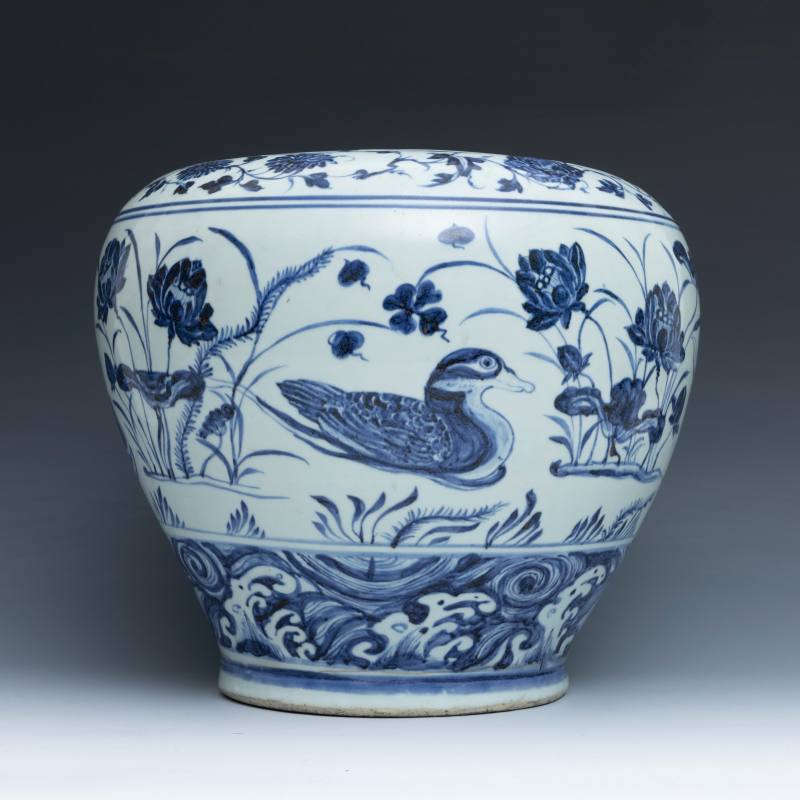 A rare blue and white 'mandarin ducks and lotus' jar, Guan - 图5
