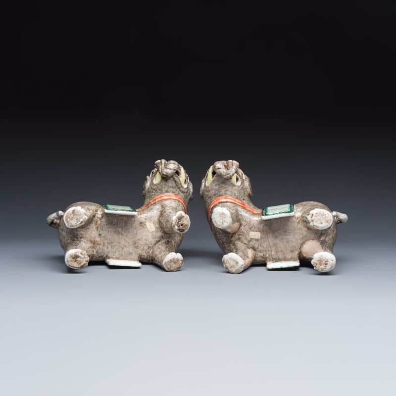 A pair of Chinese famille rose models of elephants - 图7