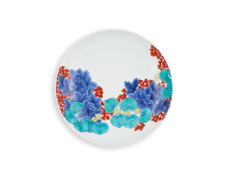 A porcelain dish, Nabeshima ware, Hizen, Edo period, late 17th – early 18th century | 色絵水葵文皿　肥前　鍋島藩窯　江戸時代中期　17世紀後半～18世紀前半