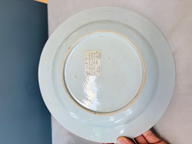 A pair of Chinese famille rose 'Xi Xiang Ji' plates - 图10