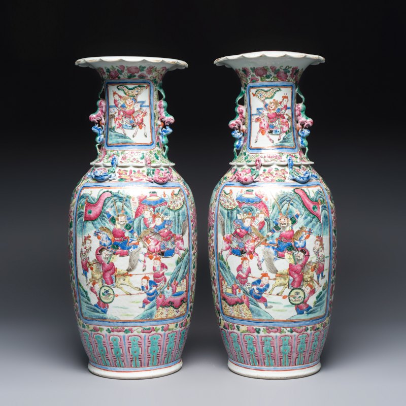 A pair of Chinese famille rose vases with narrative design - 图2