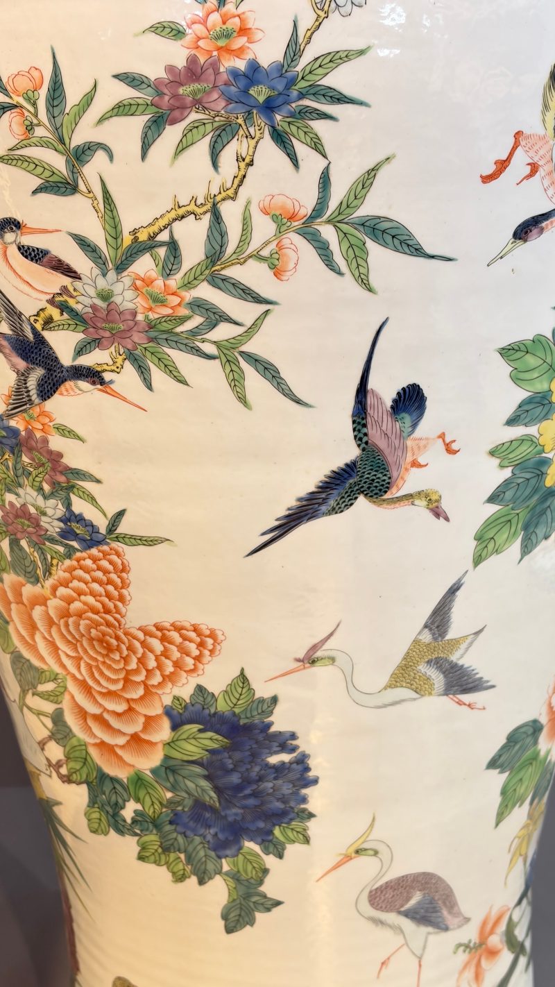A massive pair of Chinese famille verte 'Phoenixes and Birds' vases - 图49
