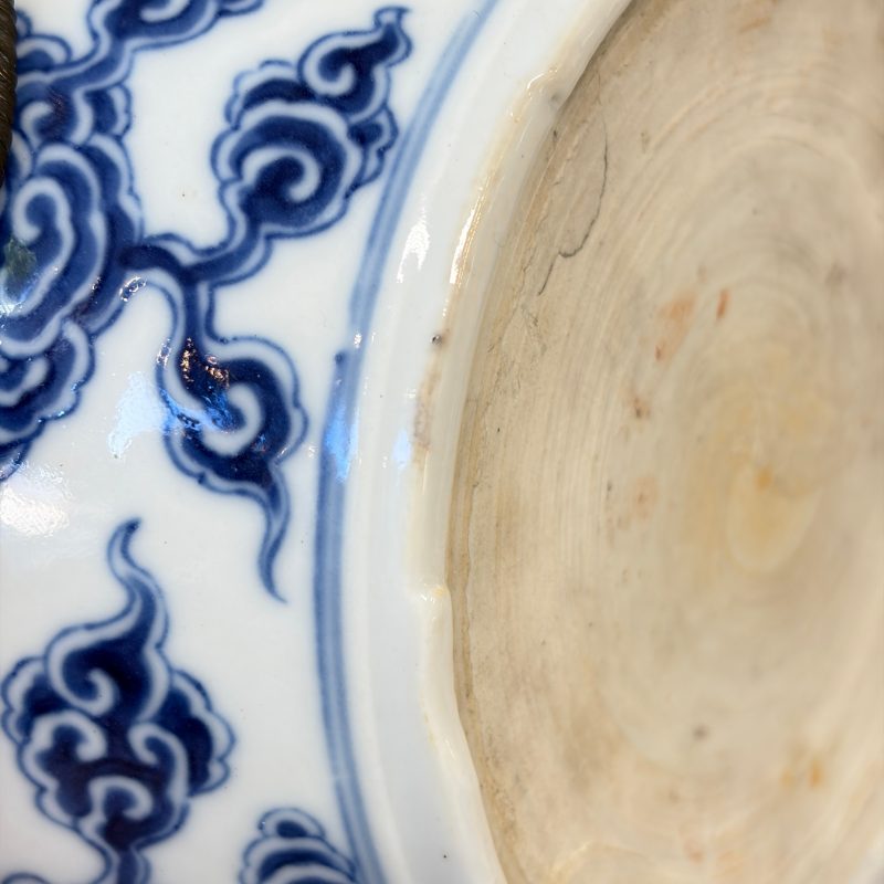 洪福齊天 | A pair of Chinese blue, white and iron-red 'Hong Fu Qi Tian 洪福齊天' warming bowls and covers - 图43