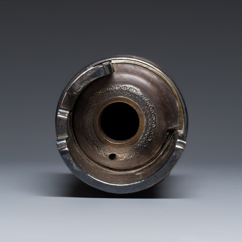 A Vietnamese mother-of-pearl-inlaid opium pipe, water pipe and covered box - 图6