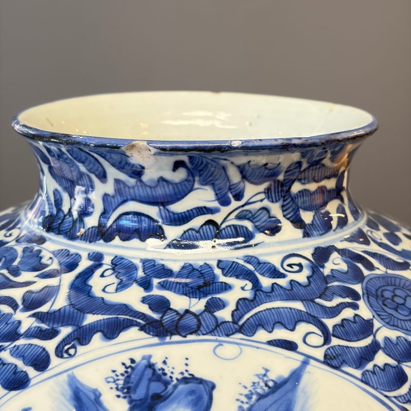 A Chinese blue and white baluster vase and cover with narrative design - 图10