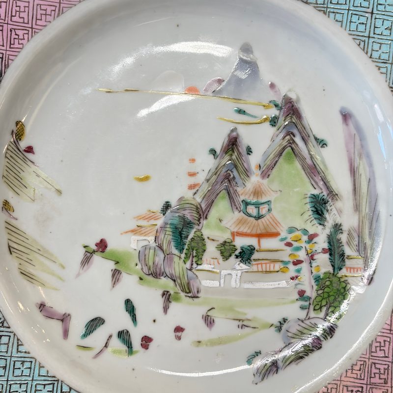 A collection of 13 Chinese famille rose 'Landscape' plates and dishes - 图98