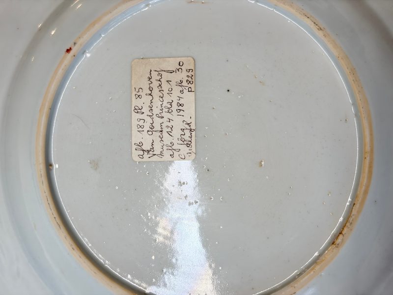 A pair of Chinese famille rose 'Xi Xiang Ji' plates - 图11