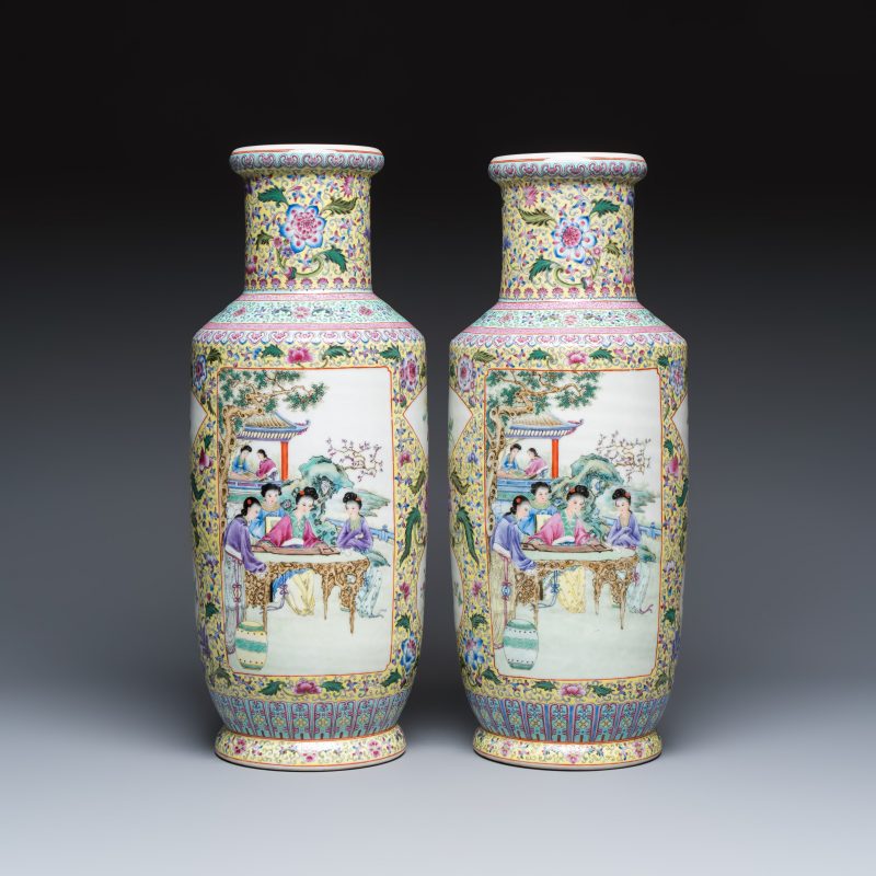 A pair of Chinese famille rose vases with figural design - 图2