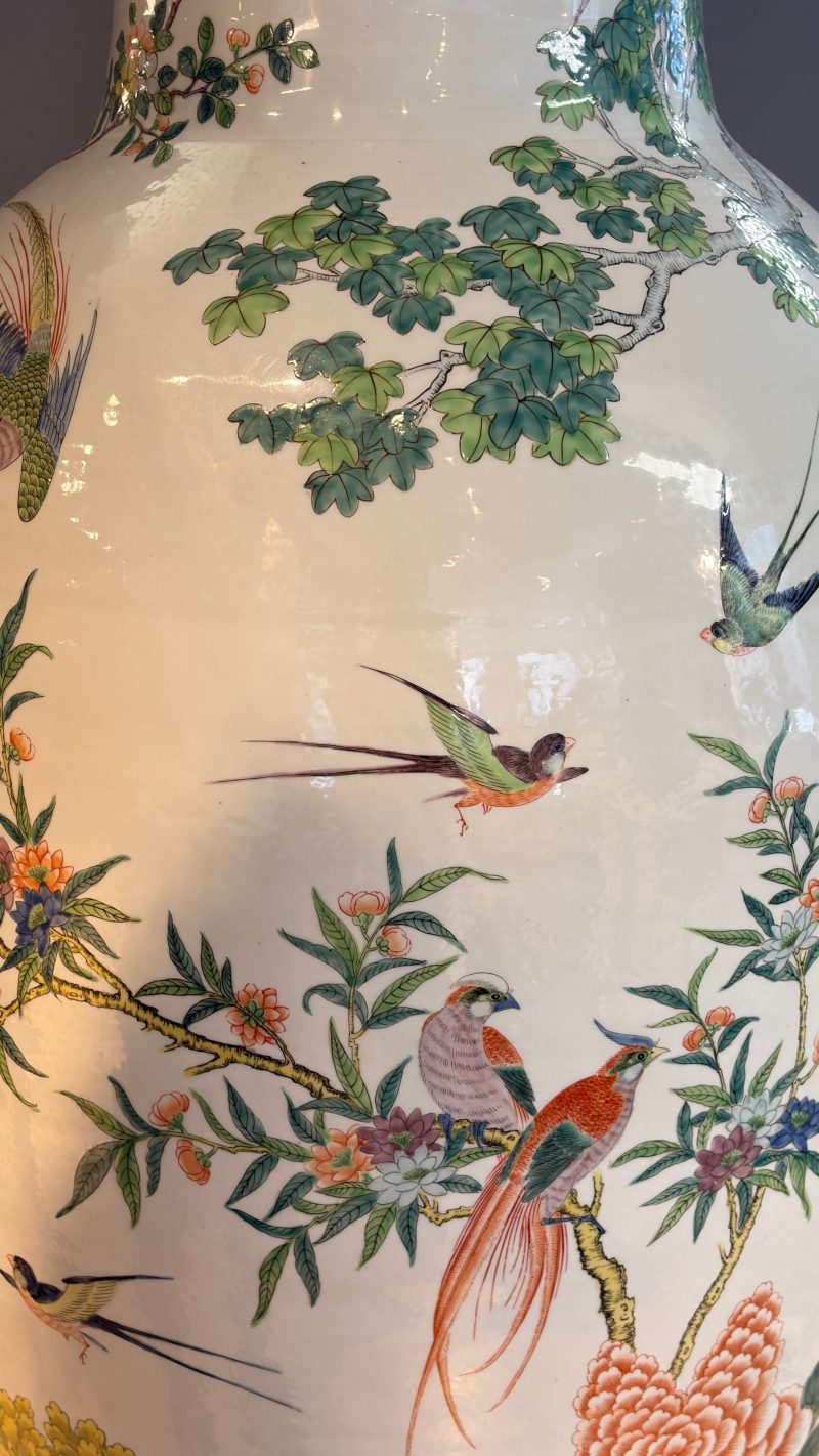 A massive pair of Chinese famille verte 'Phoenixes and Birds' vases - 图52