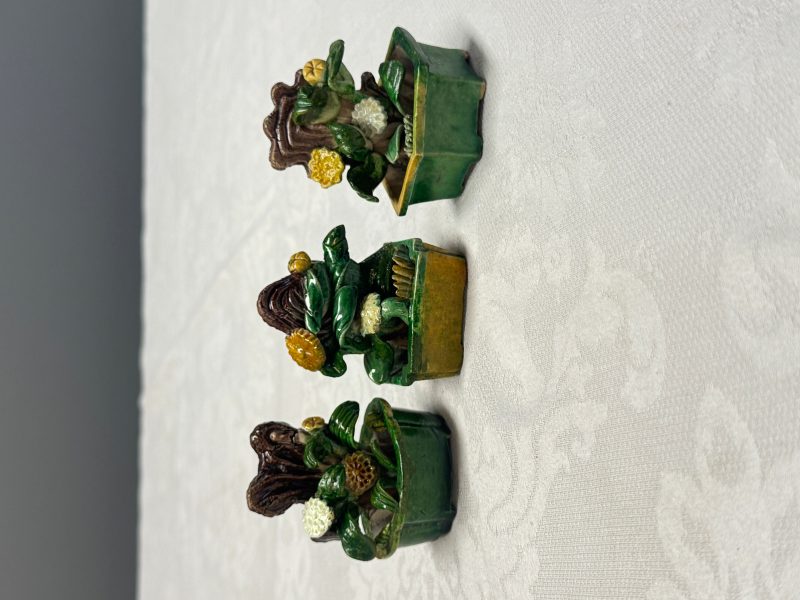 Three Chinese famille verte sancai biscuit 'Jardinière' incense stick holders - 图8