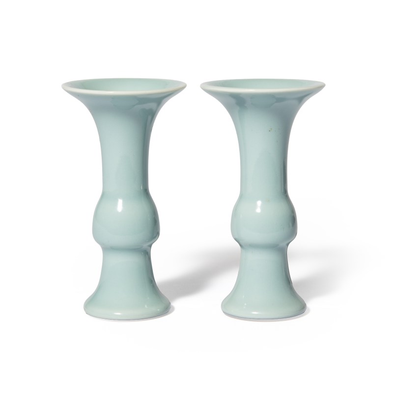 A fine pair of small ru-type glazed gu-shaped vases, Yongzheng mark and of the period (1723-1735) - 图3