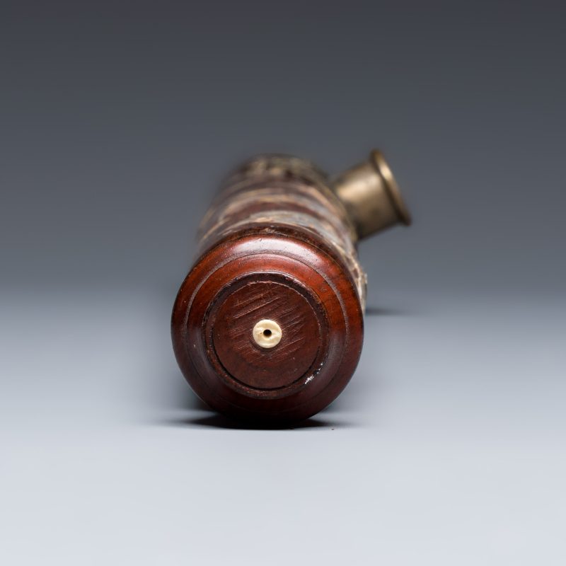 A Vietnamese mother-of-pearl-inlaid opium pipe, water pipe and covered box - 图9