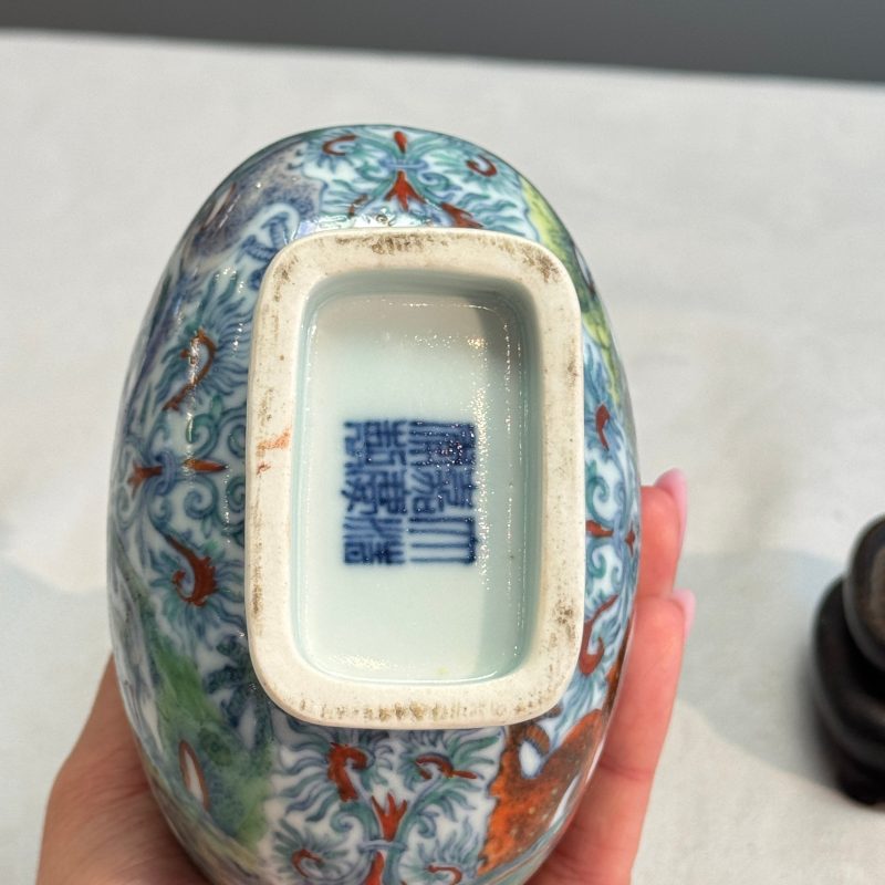 A Chinese doucai double-gourd vase with dragons and ruyi handles - 图24