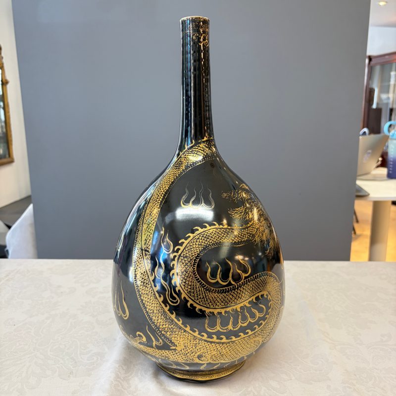A Chinese gilt-decorated black-ground 'Dragon' vase - 图10