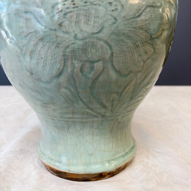 A Chinese Longquan celadon-glazed incised 'Peony' yenyen vase - 图22