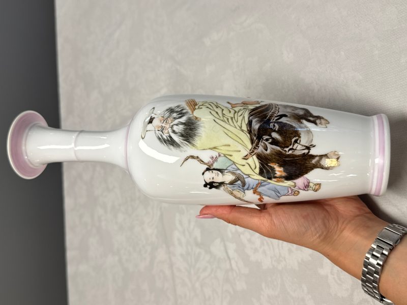 Three Chinese polychrome semi-eggshell vases - 图32