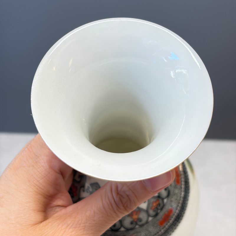 A Chinese famille rose semi-eggshell vase and a qianjiang cai vase - 图15