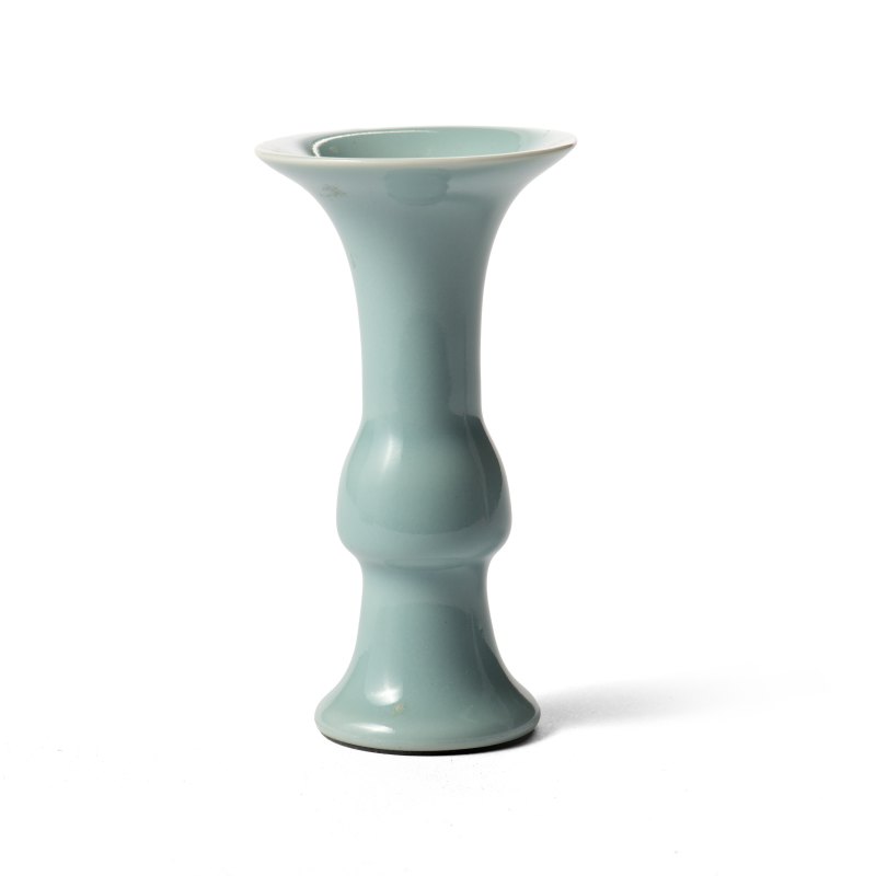 A fine pair of small ru-type glazed gu-shaped vases, Yongzheng mark and of the period (1723-1735) - 图4