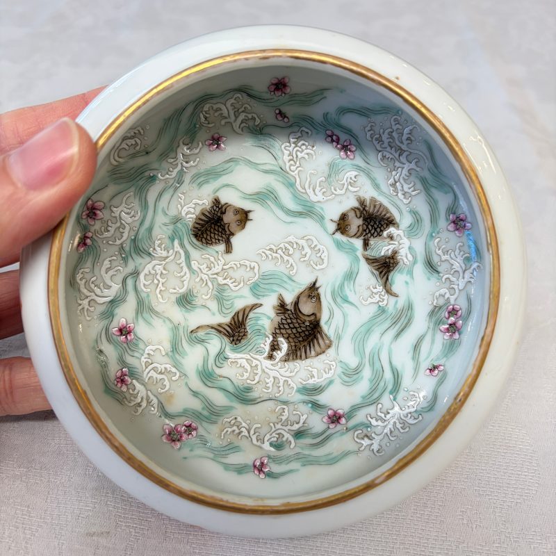 A Chinese famille rose 'Carps among Waves' brush washer - 图13