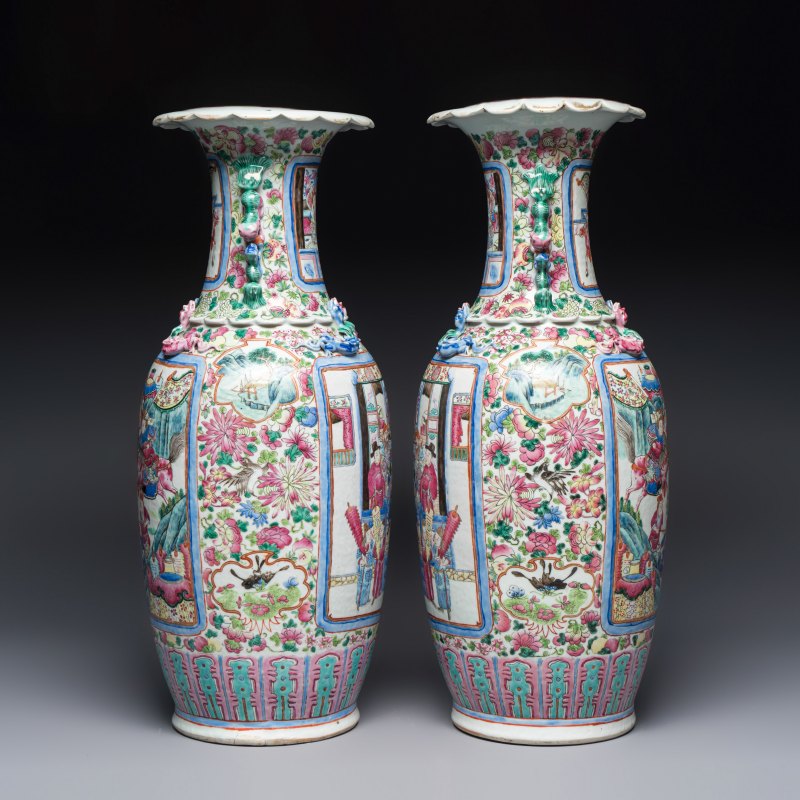A pair of Chinese famille rose vases with narrative design - 图5