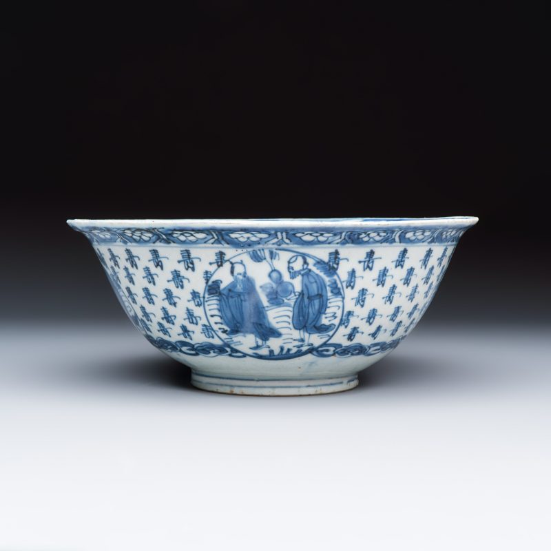 A Chinese blue and white 'Shoulao and Eight Immortals' bowl - 图3