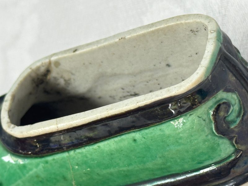 A Chinese famille verte sancai biscuit libation cup and a model of a shoe - 图16