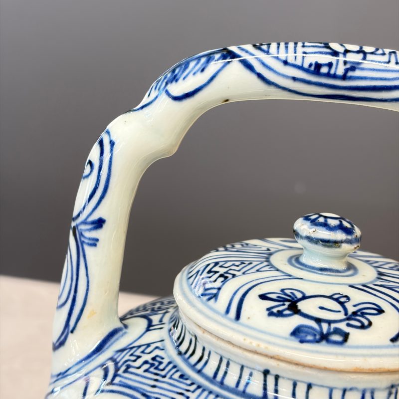 A Chinese blue and white 'Buddhist Lion' wine pot and cover - 图17