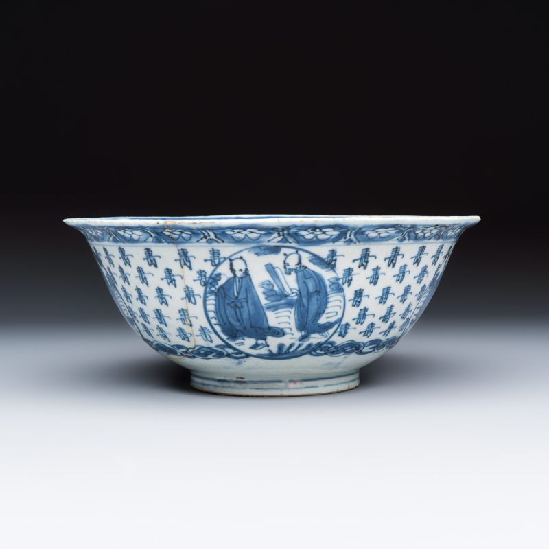 A Chinese blue and white 'Shoulao and Eight Immortals' bowl - 图2