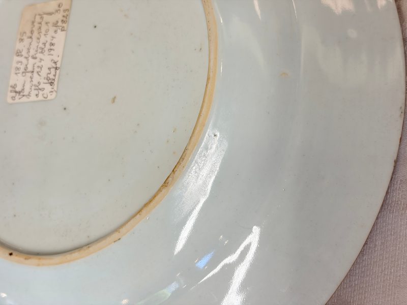 A pair of Chinese famille rose 'Xi Xiang Ji' plates - 图14