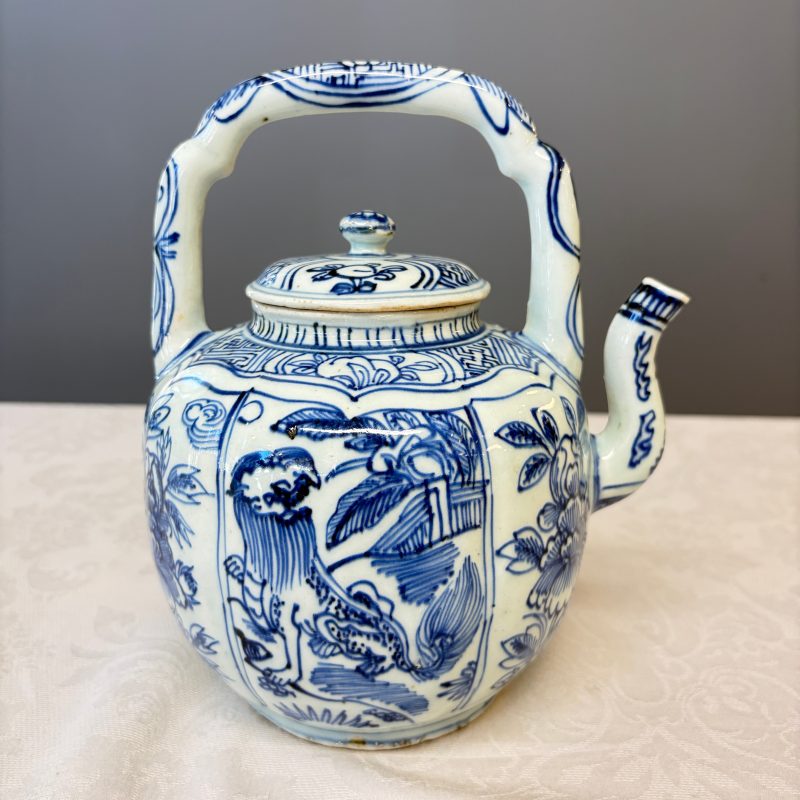 A Chinese blue and white 'Buddhist Lion' wine pot and cover - 图16