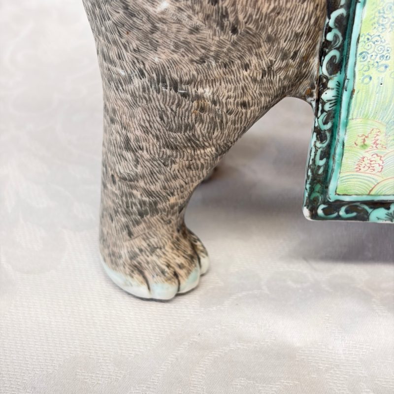 A pair of Chinese famille rose models of elephants - 图12