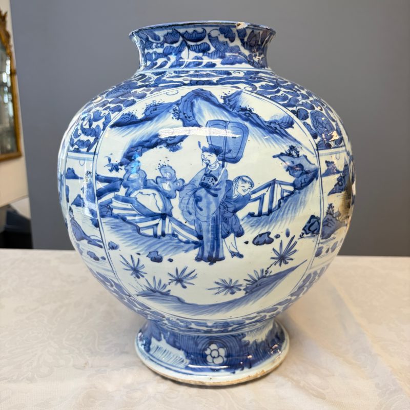 A Chinese blue and white baluster vase and cover with narrative design - 图14