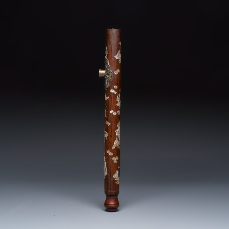 A Vietnamese mother-of-pearl-inlaid opium pipe, water pipe and covered box - 图12