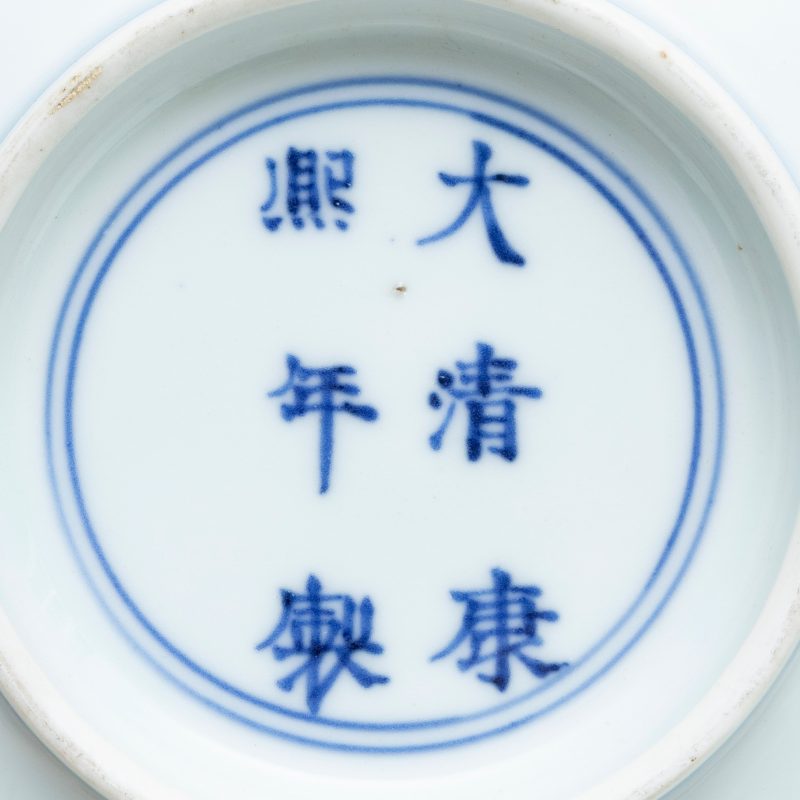 A pair of blue and white 'lingzhi' deep dishes, Kangxi mark and of the period (1662-1722) - 图6