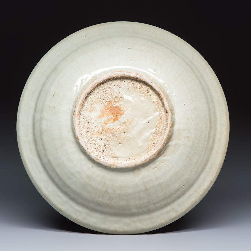 A Chinese Swatow slip-decorated white-ground dish - 图2