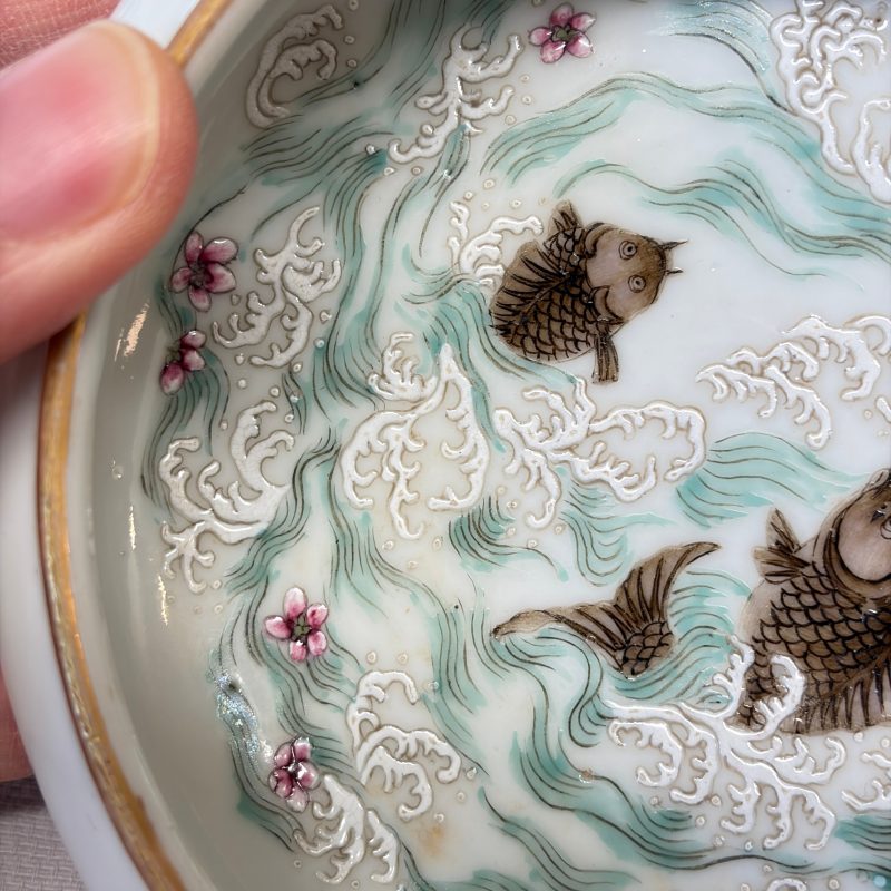 A Chinese famille rose 'Carps among Waves' brush washer - 图16