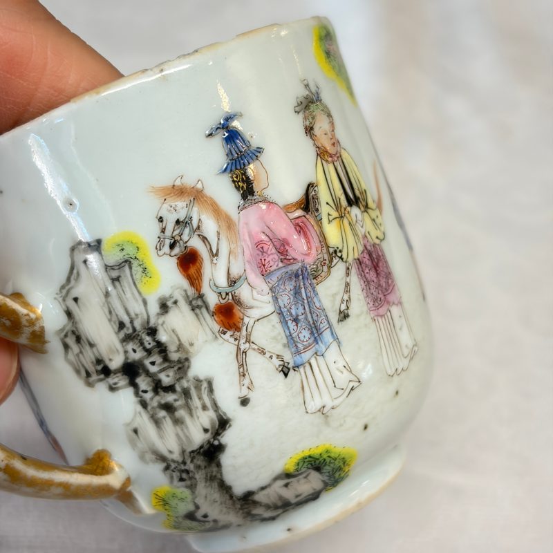 A fine Chinese famille rose cup and saucer with narrative design - 图30