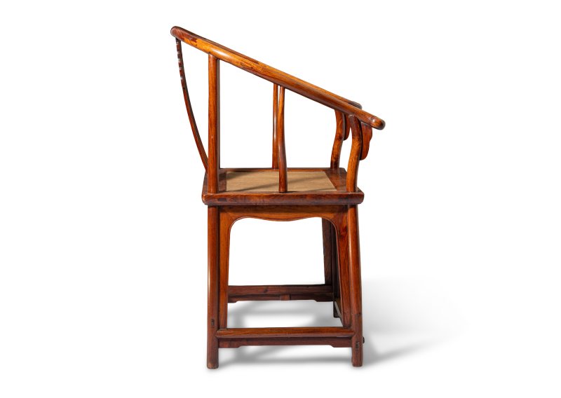 A pair of huanghuali horseshoe-back armchairs, Quanyi - 图5