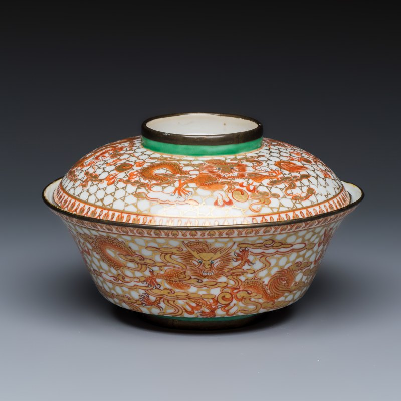 A Chinese Bencharong 'Dragons' bowl and cover for the Thai market
