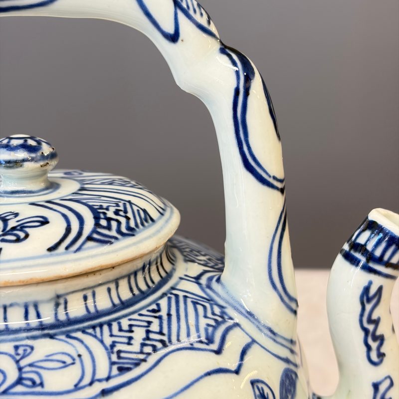A Chinese blue and white 'Buddhist Lion' wine pot and cover - 图18